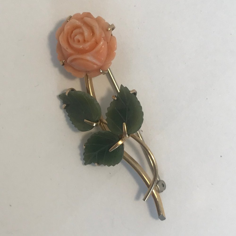 JADE AND CARVED CORAL GOLD FILLED ROSE BROOCHE PIN